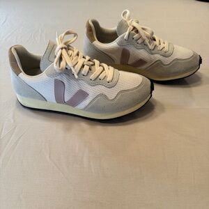 Veja White Beige Pink Sneakers Size 6 EUC